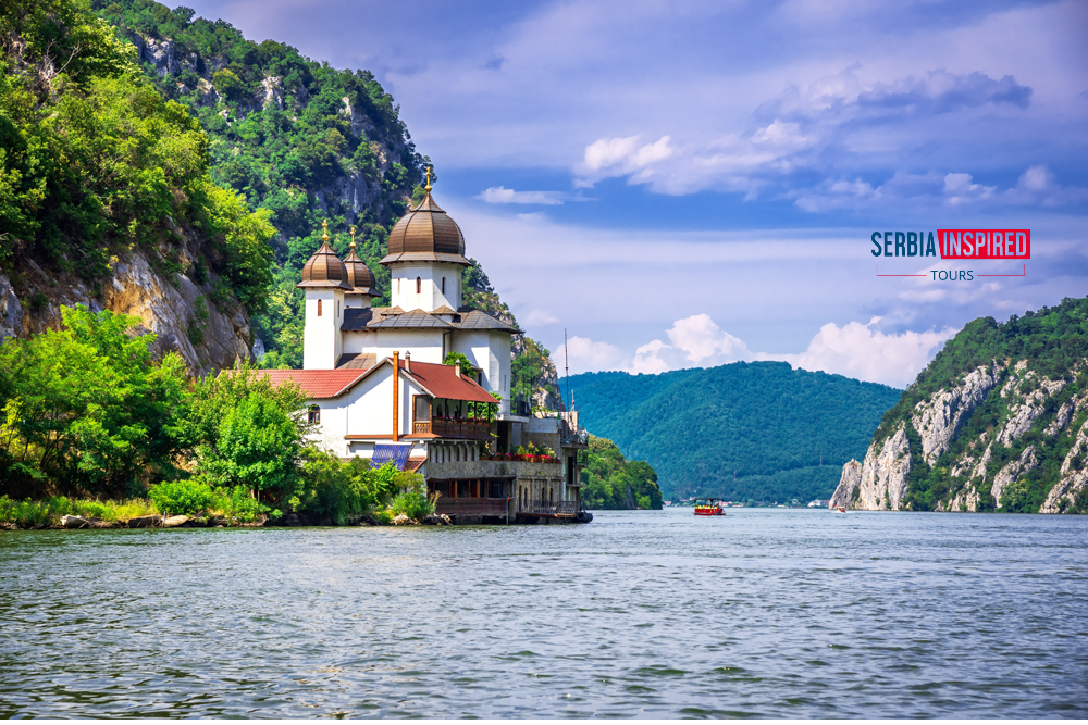 Blue Danube: Iron Gate National Park Tour with 1-hour speedboat ride along the Danube